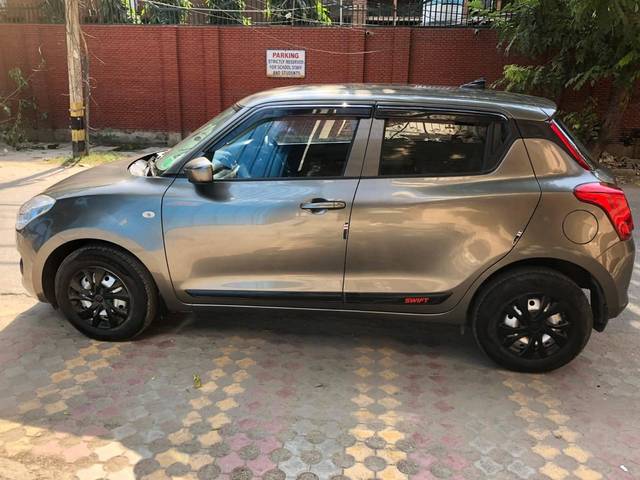 https://images10.gaadi.com/usedcar_image/4181422/original/processed_21ce6958b664b2176424671c83199a8f.jpg?imwidth=6402