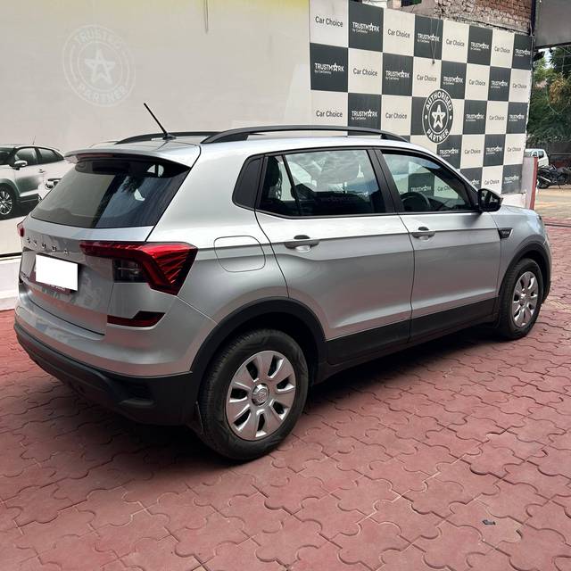 https://images10.gaadi.com/usedcar_image/4181436/original/processed_147afe2b50328ecd728508550ea9abe5.jpg?imwidth=6402