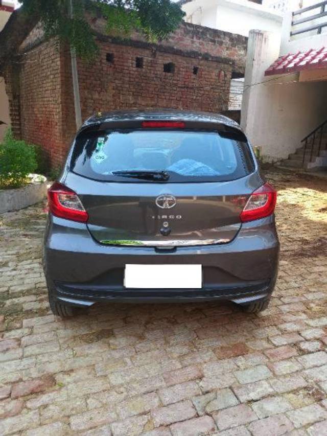 https://images10.gaadi.com/usedcar_image/4181480/original/processed_2738342c-b7fc-4922-a0a1-e441755475da.jpg?imwidth=6401