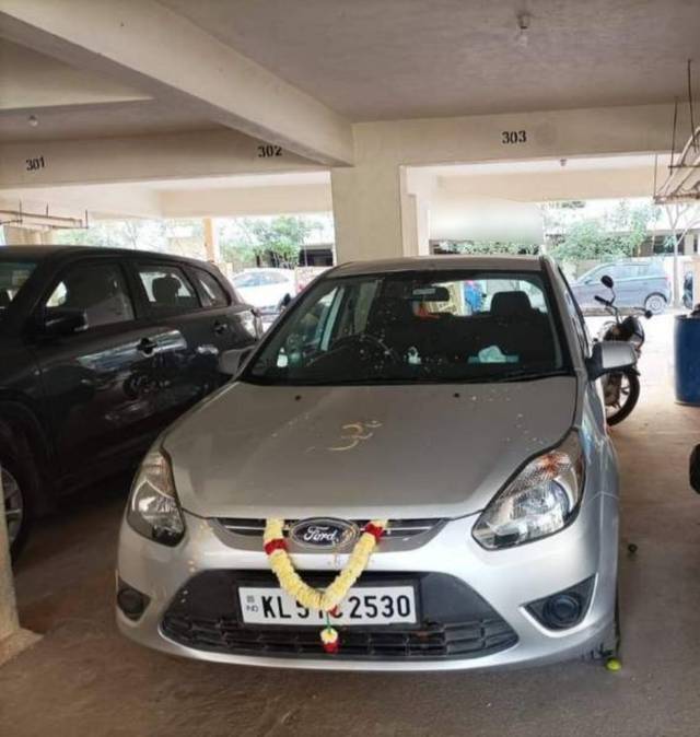 https://images10.gaadi.com/usedcar_image/4181491/original/processed_d29dc543-f8c7-415f-847b-e52735a677b5.jpg?imwidth=6400