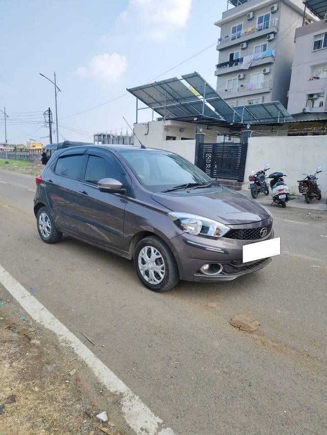 https://images10.gaadi.com/usedcar_image/4181650/original/processed_b30339dc88583ca75c6d8a2b05c7f7ab.jpg?imwidth=6400