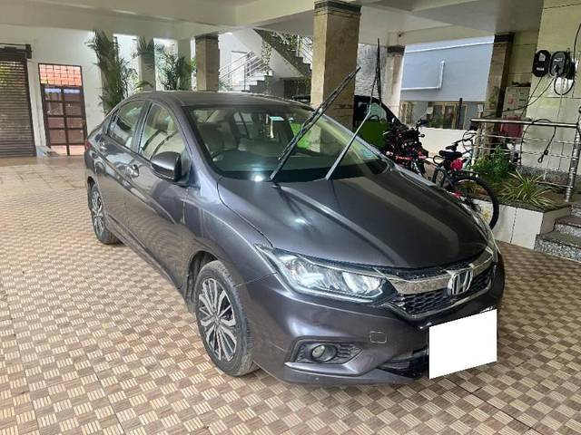 https://images10.gaadi.com/usedcar_image/4181658/original/processed_73c8d251-787e-44b4-a9bd-1aaf42e7f28e.jpg?imwidth=6400