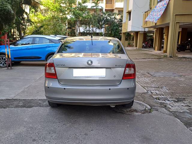 https://images10.gaadi.com/usedcar_image/4181682/original/processed_5ea8e17e2435a8d456ee06460ccf639c.jpg?imwidth=6401