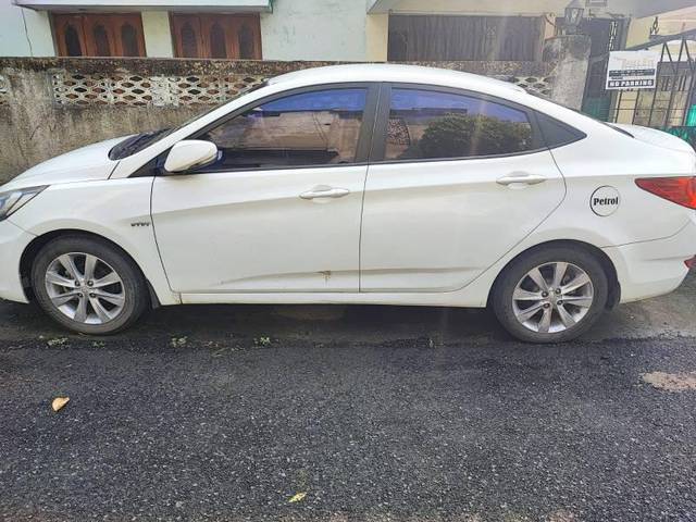 https://images10.gaadi.com/usedcar_image/4181732/original/processed_d85c179d-1e64-474c-9d60-65f4132efe57.jpg?imwidth=6402