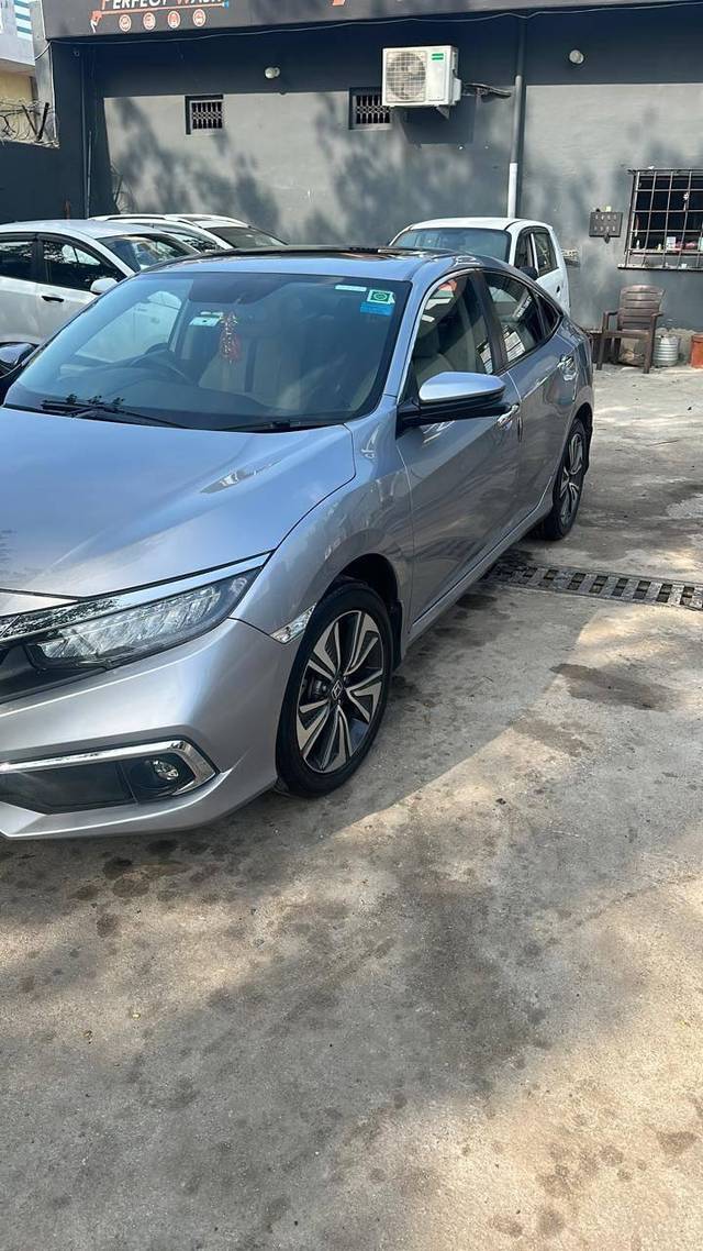 https://images10.gaadi.com/usedcar_image/4181801/original/processed_5baf20ae72d4a5d891147197f3498d3a.jpg?imwidth=6400