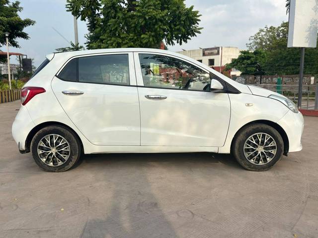 https://images10.gaadi.com/usedcar_image/4181836/original/processed_aee1e691469d8abd99ddcb27b99c5298.jpg?imwidth=6401