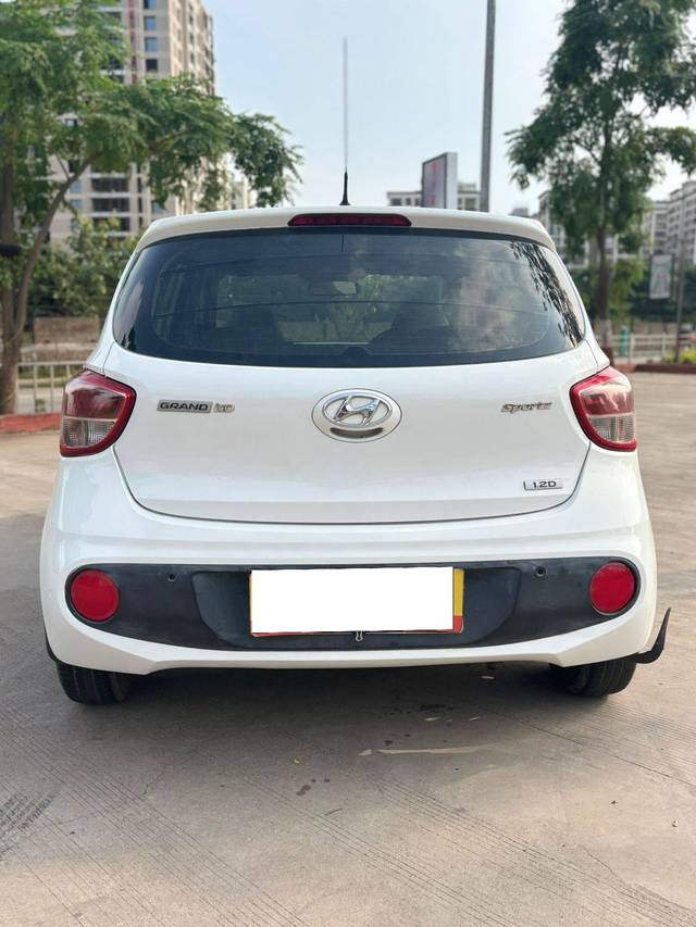 https://images10.gaadi.com/usedcar_image/4181836/original/processed_d11d2dde84a0db9d5c73dbd035b1d40c.jpg?imwidth=6402