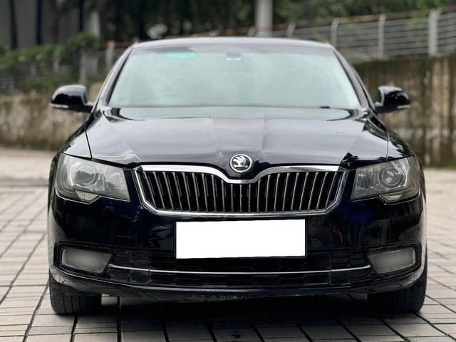 https://images10.gaadi.com/usedcar_image/4181845/original/processed_8a2da2e5d1725eb6c7bfb3a432cf905c.jpg?imwidth=6400