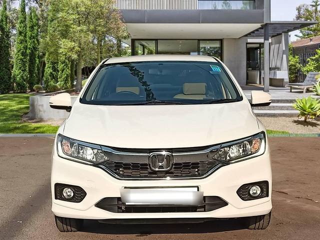 https://images10.gaadi.com/usedcar_image/4181866/original/processed_0820f4e6f02ab0e8ce471d5593e2d5bf.jpg?imwidth=6400