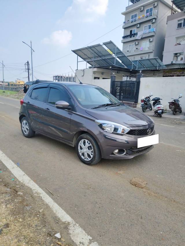 https://images10.gaadi.com/usedcar_image/4181918/original/processed_14615e09b3661f36eb6a8d84439e599f.jpg?imwidth=6400