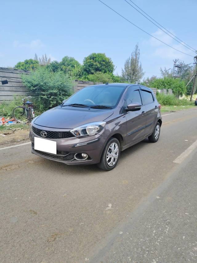 https://images10.gaadi.com/usedcar_image/4181918/original/processed_c560f8428a2728ebf4a2ba537d492d89.jpg?imwidth=6402