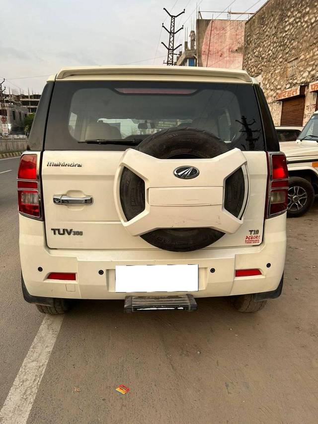 https://images10.gaadi.com/usedcar_image/4182019/original/processed_e8a877399cff90468caa76a32a3dd3d8.jpg?imwidth=6401