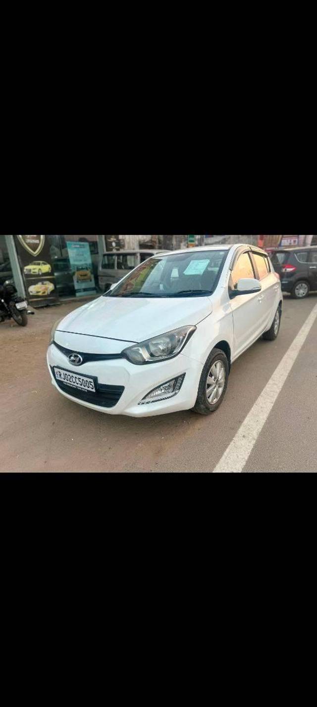 https://images10.gaadi.com/usedcar_image/4182025/original/processed_9d805754b6087f91c660325d62c04717.jpg?imwidth=6402