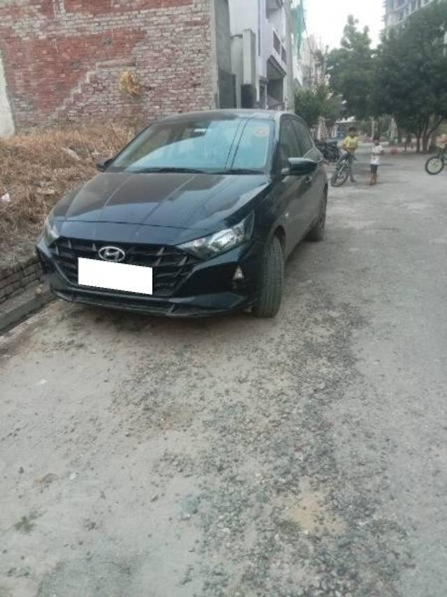 https://images10.gaadi.com/usedcar_image/4182050/original/processed_a0225939-2e8c-49c0-80e0-3cedf5611416.jpg?imwidth=6400