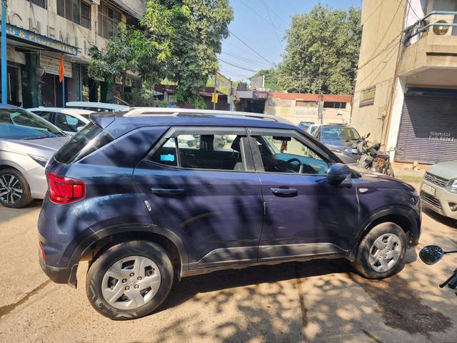 https://images10.gaadi.com/usedcar_image/4182102/original/processed_b12c990a90bcf0f20cb46d85147e9b68.jpg?imwidth=6402