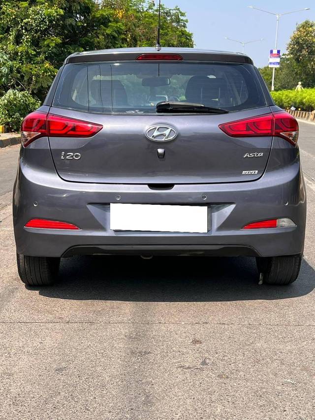 https://images10.gaadi.com/usedcar_image/4182127/original/processed_4285f4d539b9f9142dd5ef44bfe5780e.jpeg?imwidth=6402