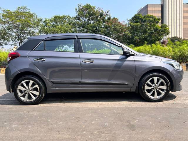 https://images10.gaadi.com/usedcar_image/4182127/original/processed_49393af3dda1d2dcad135bd162d5a750.jpeg?imwidth=6401