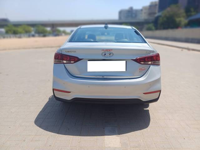 https://images10.gaadi.com/usedcar_image/4182213/original/processed_d4d6400822562b0709c459d10940dbf6.jpg?imwidth=6402