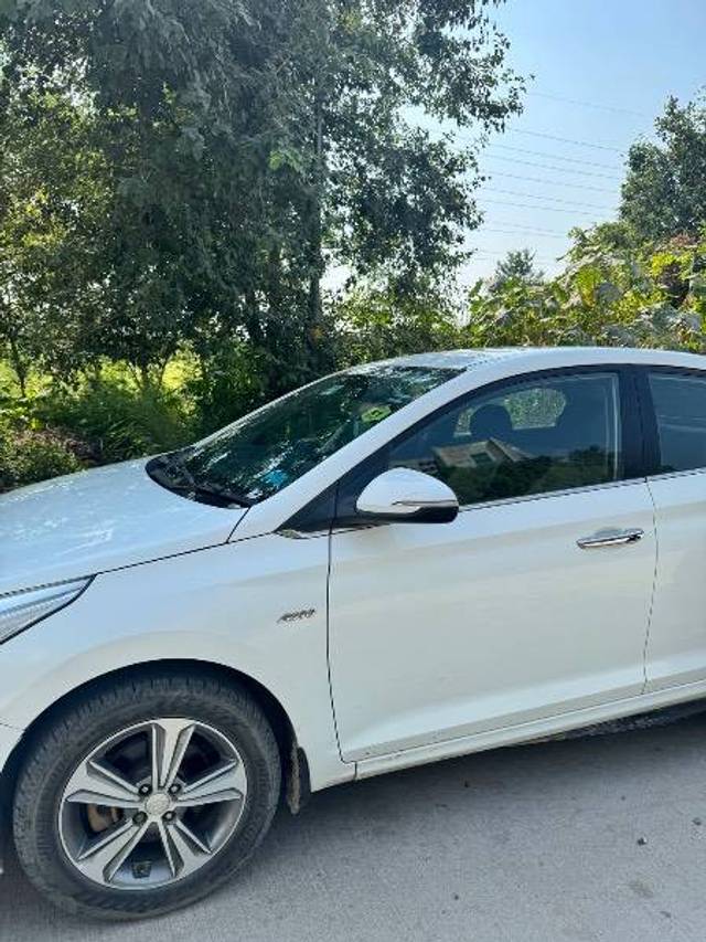 https://images10.gaadi.com/usedcar_image/4182255/original/8cdb136710a44784b7f665551424edd9.jpeg?imwidth=6402