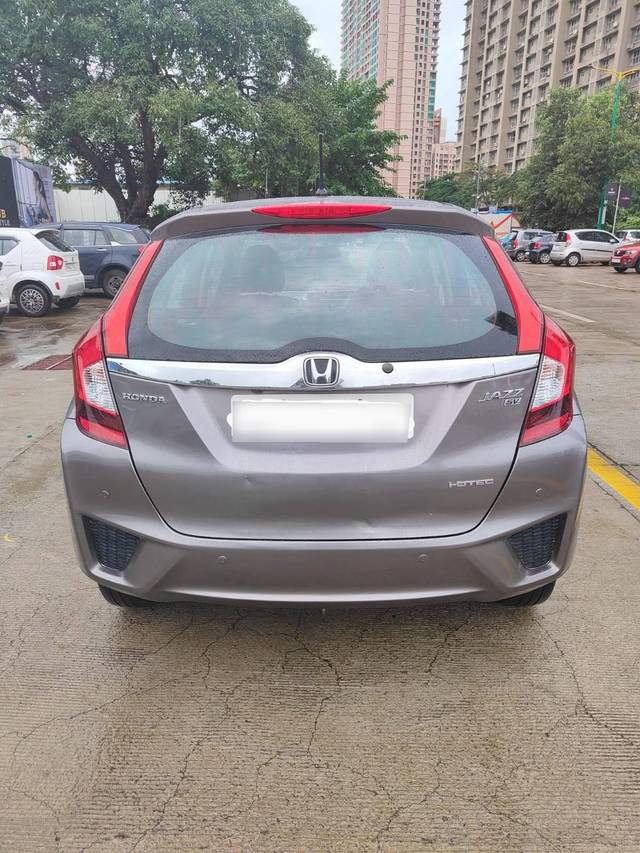 https://images10.gaadi.com/usedcar_image/4182286/original/processed_71b40e0b209ffc6c3f4cd684dbd8d7a6.jpg?imwidth=6402