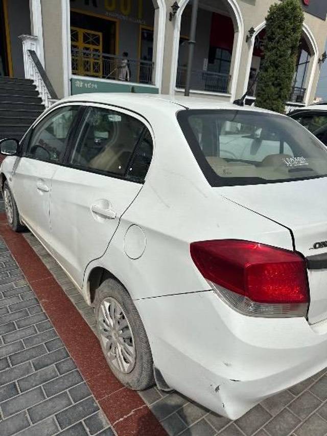 https://images10.gaadi.com/usedcar_image/4182289/original/processed_7baa24f8-c05a-4179-b073-cd8bb718e561.jpg?imwidth=6402