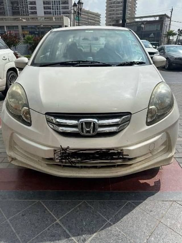 https://images10.gaadi.com/usedcar_image/4182289/original/processed_ea2db238-86eb-4eed-9ae9-bcd3266ad140.jpg?imwidth=6400