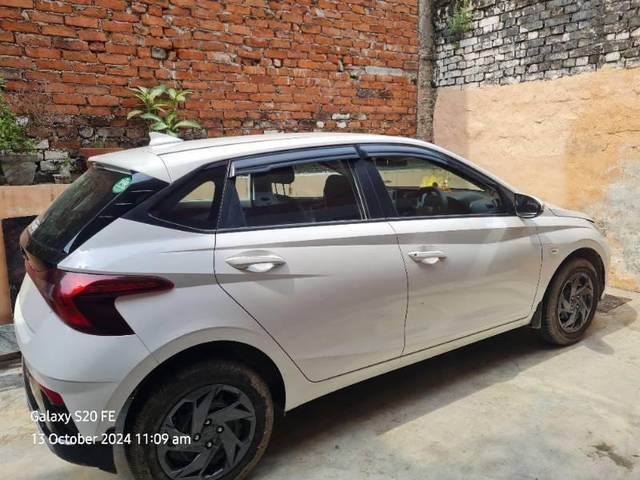 https://images10.gaadi.com/usedcar_image/4182574/original/processed_64809ed0-e18f-4e9a-9feb-b9be407c9aec.jpg?imwidth=6400