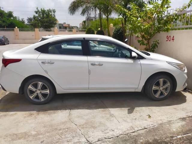 https://images10.gaadi.com/usedcar_image/4182646/original/processed_0dddd2bd-6ef6-4197-b282-f3bbdb800e11.jpg?imwidth=6401