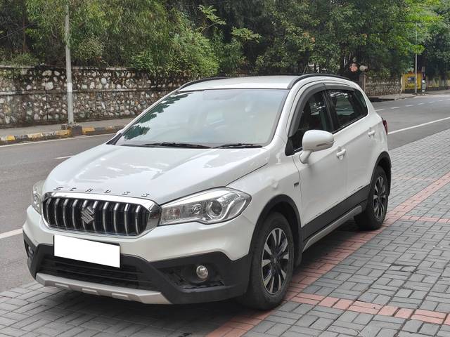 https://images10.gaadi.com/usedcar_image/4182647/original/processed_1b07131bd6ca349490880653b56e56bc.jpg?imwidth=6400