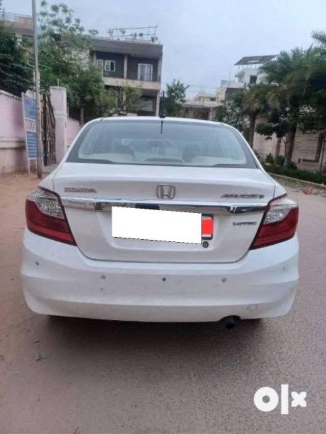 https://images10.gaadi.com/usedcar_image/4182677/original/processed_baabe7e0-b8b9-4e88-addb-924ef4151eb1.jpeg?imwidth=6402