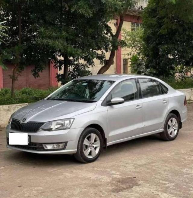 https://images10.gaadi.com/usedcar_image/4182851/original/processed_2598b67d-49c7-4d08-bedb-21467cad9466.jpeg?imwidth=6402