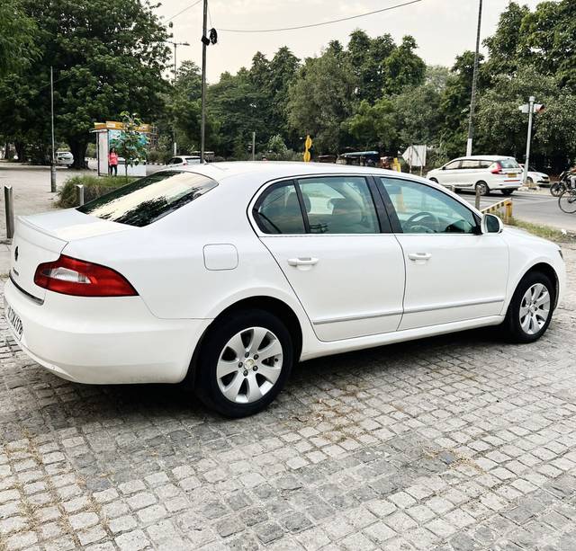 https://images10.gaadi.com/usedcar_image/4182898/original/07c219355d64248b26dca3df60947564.jpg?imwidth=6402