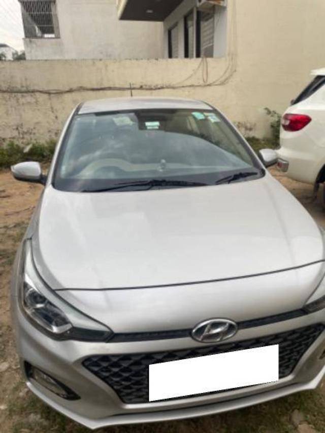 https://images10.gaadi.com/usedcar_image/4183005/original/44d700fcbb026ff4289517c6c8a6b05f.jpg?imwidth=6400