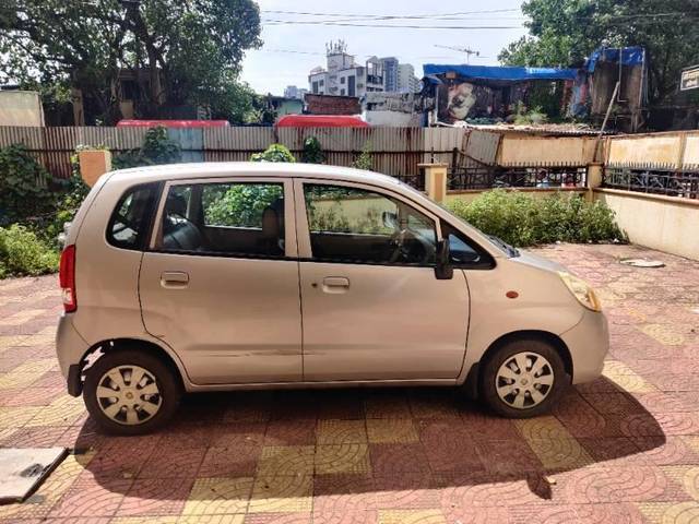 https://images10.gaadi.com/usedcar_image/4183043/original/processed_582a284a-4ecd-4cd2-8f85-34529d6ef5bb.jpg?imwidth=6401