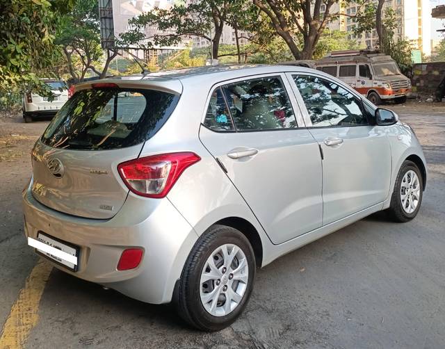 https://images10.gaadi.com/usedcar_image/4183064/original/processed_d2cd90019be4aaf753c65038a3ad63e8.jpg?imwidth=6401