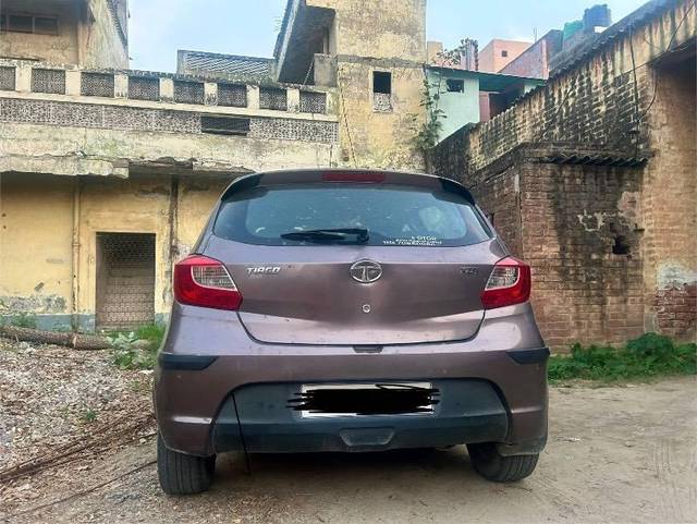 https://images10.gaadi.com/usedcar_image/4183073/original/processed_9b9411fc-5e57-49ea-94e5-3e6d9b096f98.jpeg?imwidth=6402