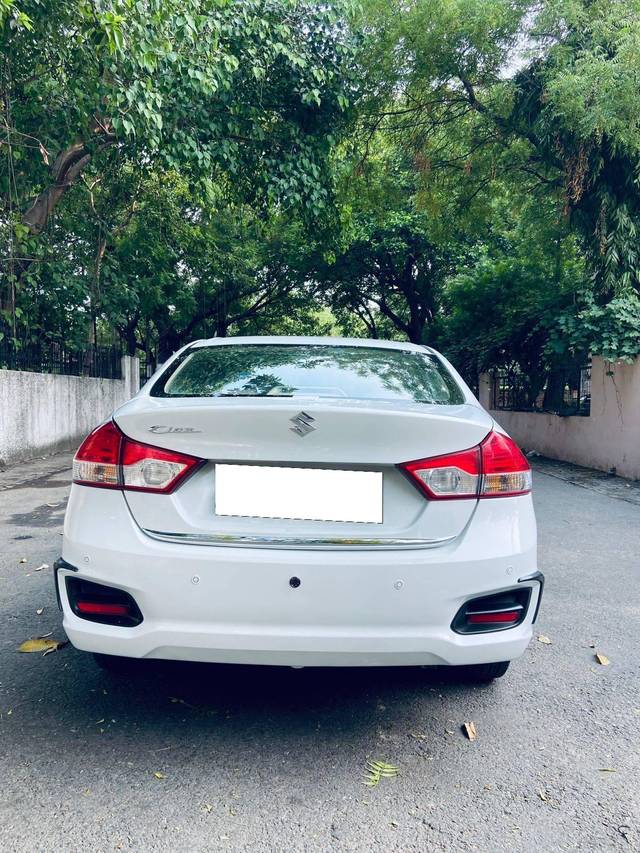 https://images10.gaadi.com/usedcar_image/4183139/original/processed_774ae5d7c6fbe7e70b13cb05b28e1d22.jpg?imwidth=6402