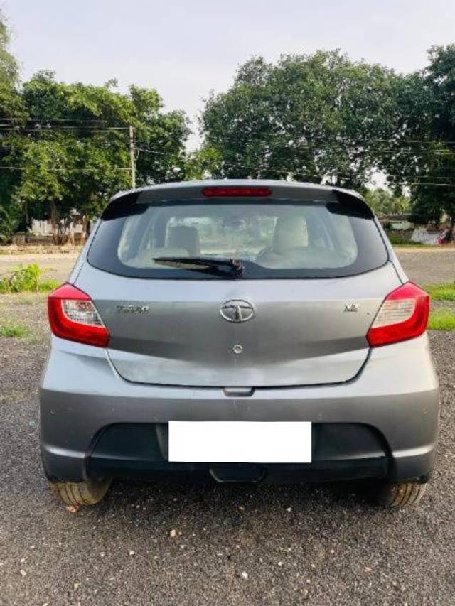 https://images10.gaadi.com/usedcar_image/4183202/original/processed_23203166-18bc-4aab-8a76-65eceedc4e6b.jpg?imwidth=6400