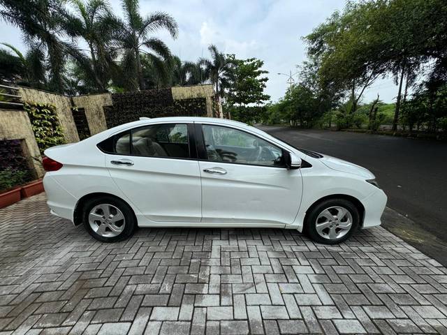 https://images10.gaadi.com/usedcar_image/4183215/original/239088658366101c0f06d22c8d46a837.jpg?imwidth=6401