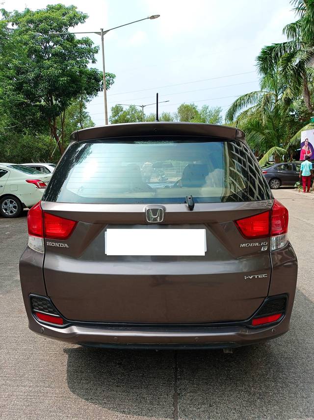 https://images10.gaadi.com/usedcar_image/4183260/original/processed_0316ff5c6249a000b033d29b7090305b.jpg?imwidth=6402