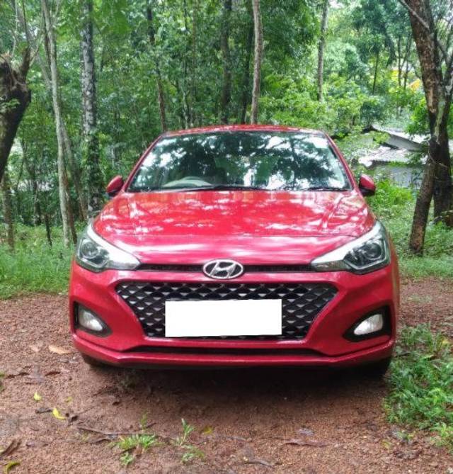 https://images10.gaadi.com/usedcar_image/4183271/original/processed_d9a9eca3-7920-4008-9e6e-00ff2e6e5378.jpg?imwidth=6400