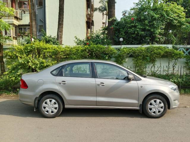 https://images10.gaadi.com/usedcar_image/4183287/original/1f6bcc80283c28046046dbd046e5a765.jpg?imwidth=6401