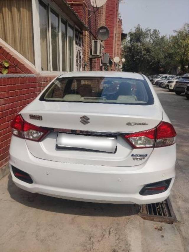 https://images10.gaadi.com/usedcar_image/4183318/original/processed_104abf97-5c72-4a7b-b8b7-5e76ffeb9cac.jpg?imwidth=6401