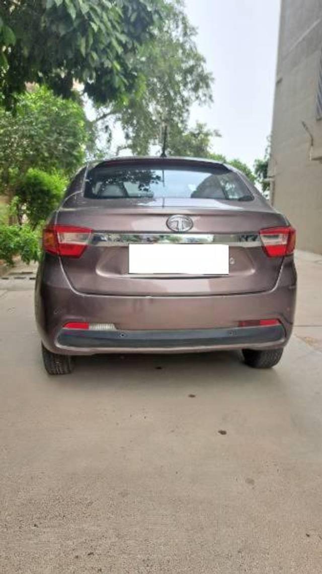 https://images10.gaadi.com/usedcar_image/4183354/original/processed_8225da00-2953-4114-be77-21b42acb02e8.jpg?imwidth=6401