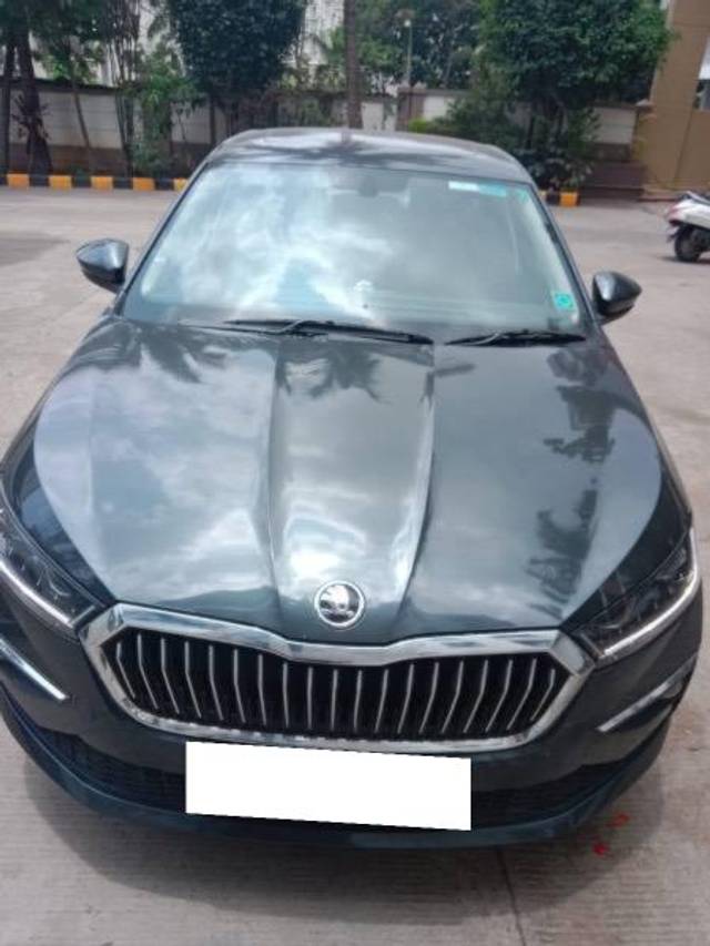 https://images10.gaadi.com/usedcar_image/4183395/original/processed_33f478e1-3ab7-4fa6-8112-b80499ce0111.jpeg?imwidth=6401