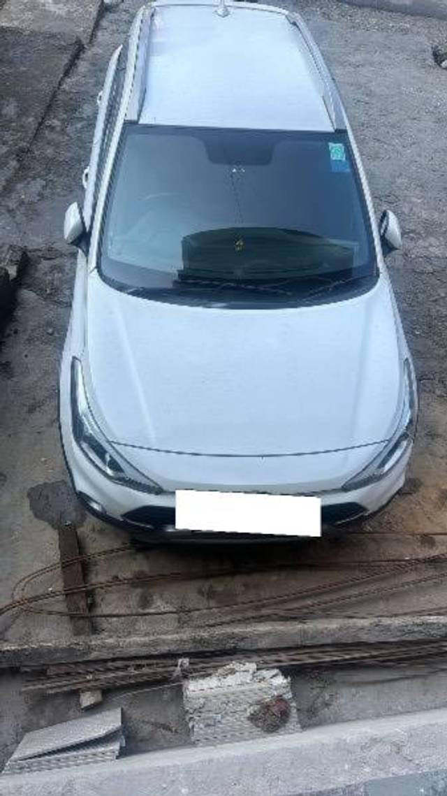 https://images10.gaadi.com/usedcar_image/4183418/original/processed_21beca5f-090d-408d-a4a1-c06a289ce8ae.jpeg?imwidth=6400