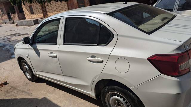 https://images10.gaadi.com/usedcar_image/4183498/original/d2c5833e4115320900ade21291913aed.jpg?imwidth=6401