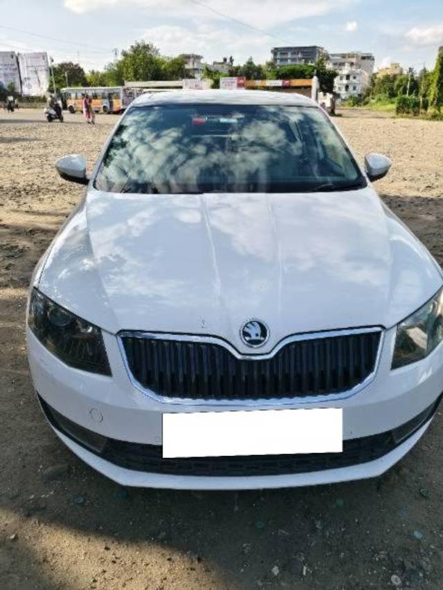 https://images10.gaadi.com/usedcar_image/4183607/original/processed_107de5ce-c2c4-4737-a3c3-22a861150d40.jpg?imwidth=6400