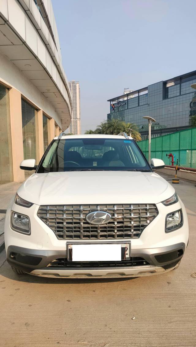 https://images10.gaadi.com/usedcar_image/4183630/original/processed_ef2a10887e825a8b63a314ab0670c6ed.jpg?imwidth=6401