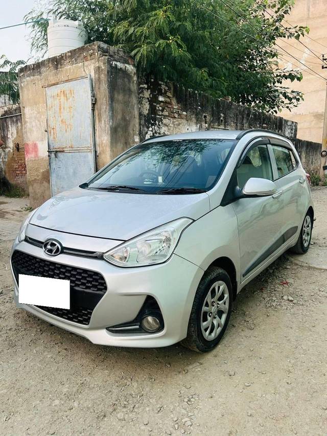 https://images10.gaadi.com/usedcar_image/4183642/original/processed_a09437af4c41dd4e64c15c52e52720b6.jpg?imwidth=6400